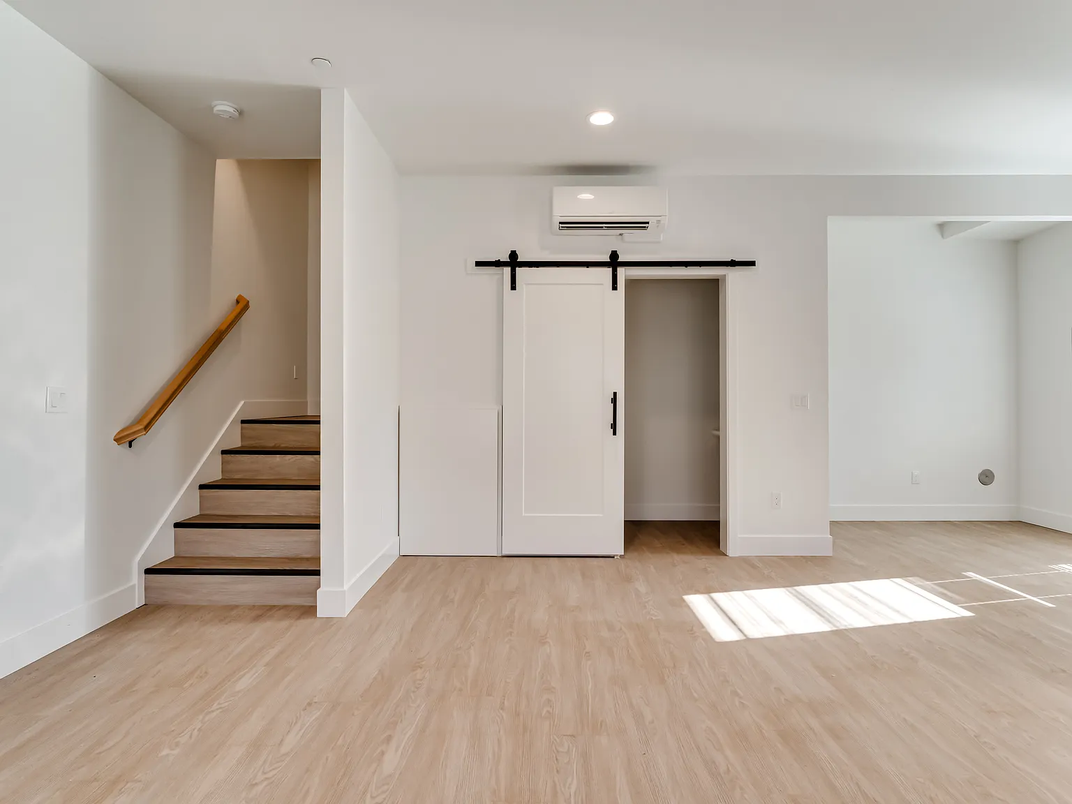 2 bed, 1.5 bath, 1001 sqft, $1,800 — Photo 4
