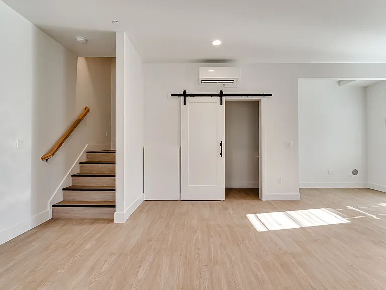 1546 Lake Dr — Photo 4