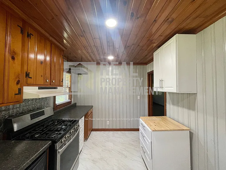 2670 Pierce Dr N — Photo 6