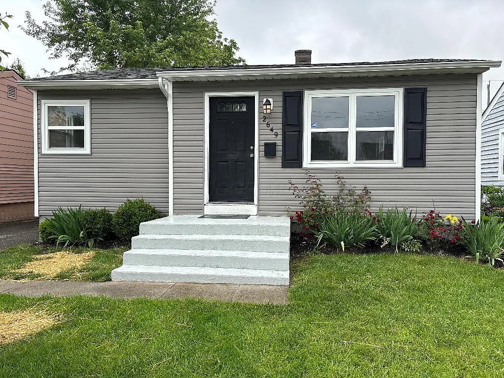 2649 Hiawatha St photo 1