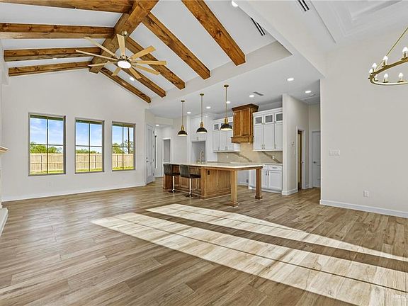 2nd image of 701 La Laguna Rd