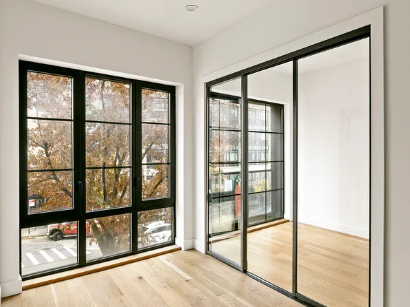 346 Metropolitan Avenue image 5 of 8