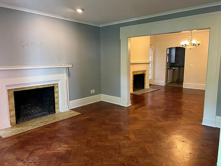 922 W Berry St — Photo 16