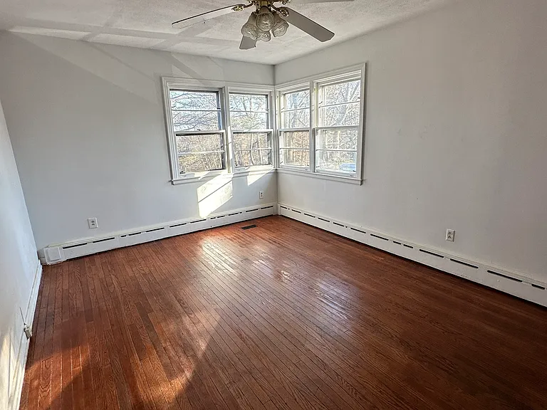 167 Kings Hwy — Photo 16