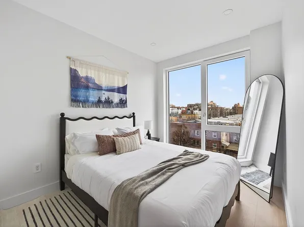 28-08 21st St #1A, Astoria, NY 11102