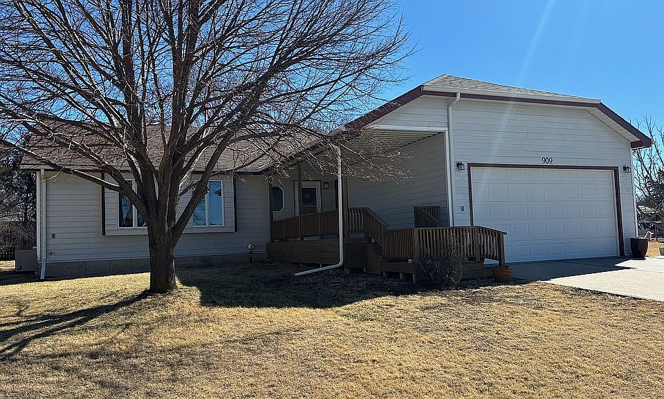 1st image of 909 Kennedy Dr