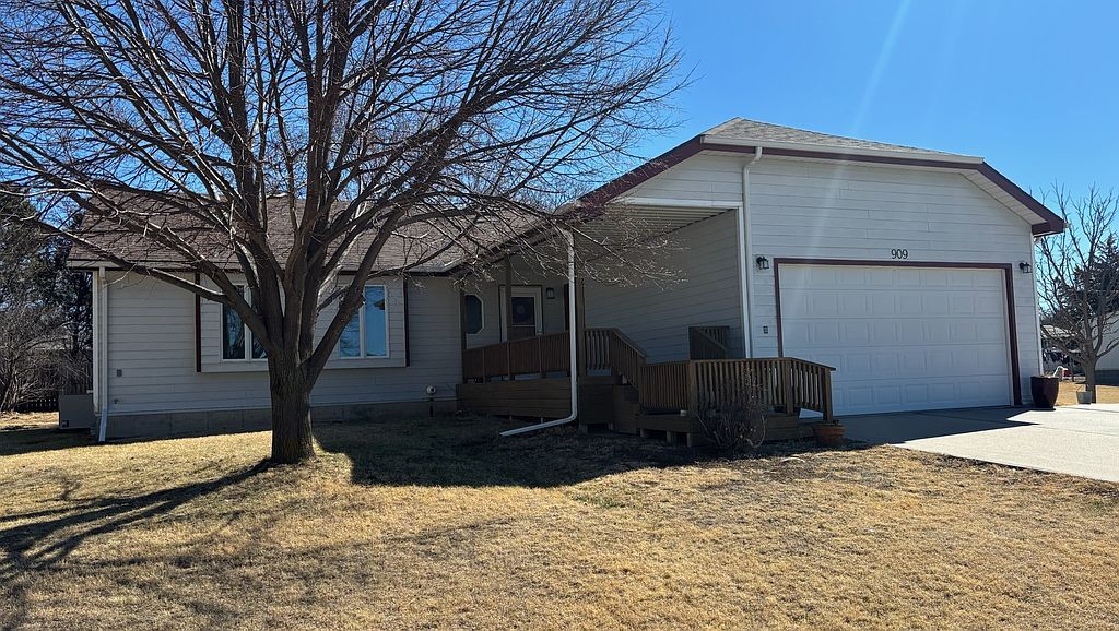 909 Kennedy Dr - Property Image