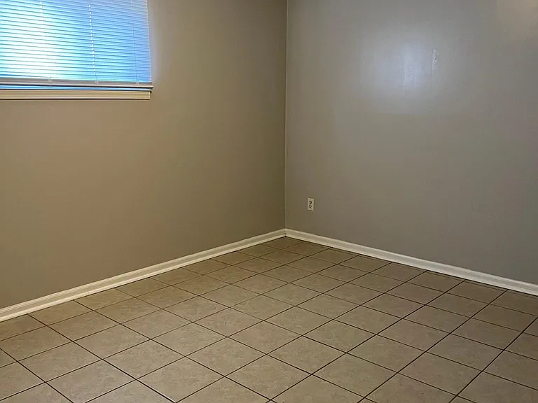 507 W Westview St #5 — Photo 15