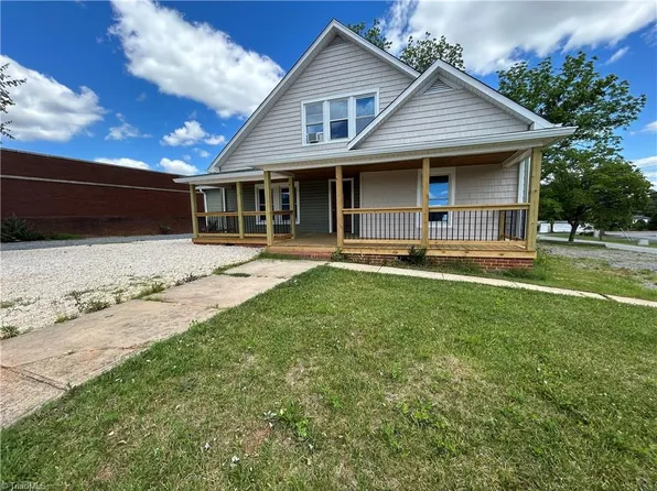 237 E Main St, Yadkinville, NC 27055