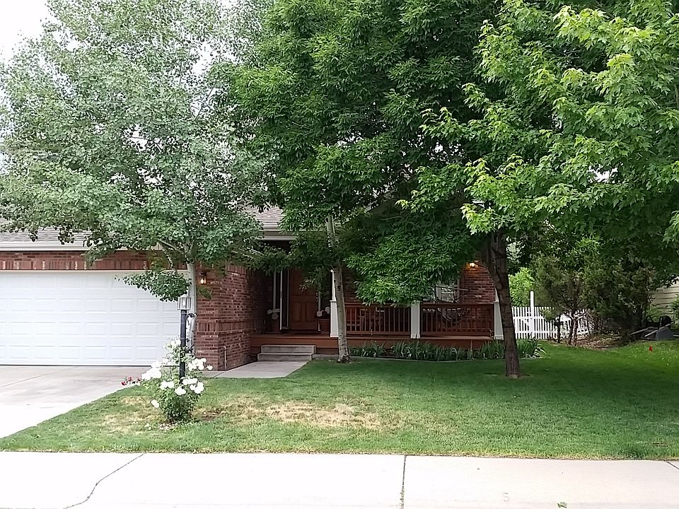 mature landscaped front yard