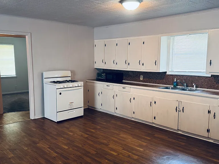 880 W Verdine St — Photo 7