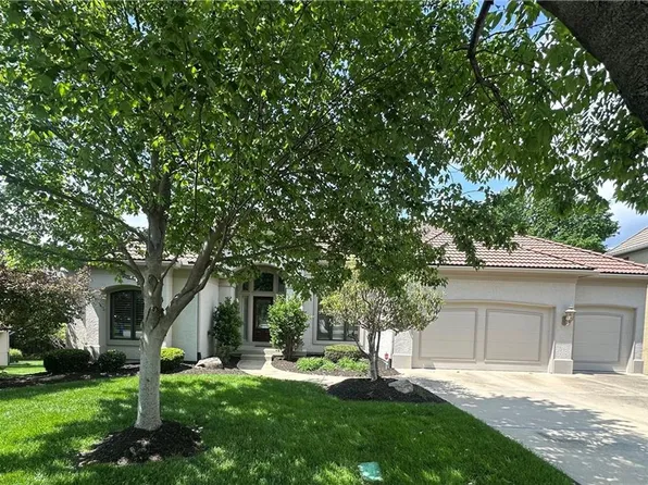 9714 Wild Rose Ln, Lenexa, KS 66227