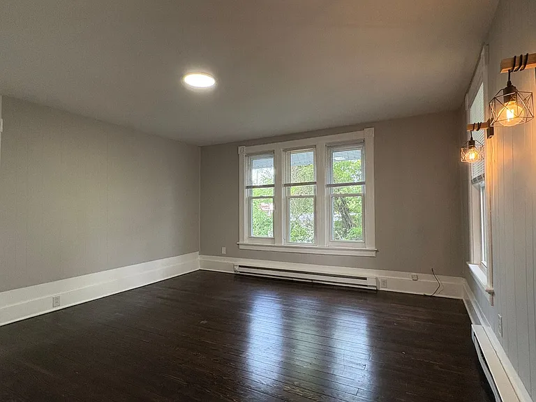 200 Main St. - Red Pod — Photo 16
