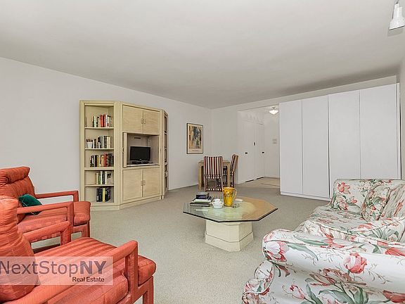 2nd image of 337 E 50th St APT 3C