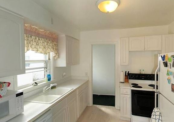 4th image of 1419 Clifton Ave