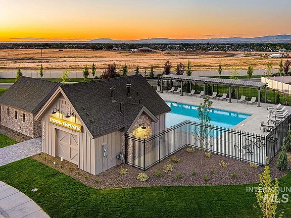 2nd image of 3544 E Cedarhurst Ln