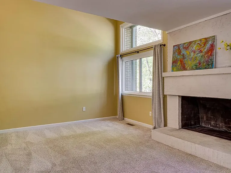 2210 Glencourse Ln — Photo 4