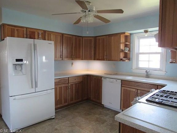 4th image of 7018 Manor Dr