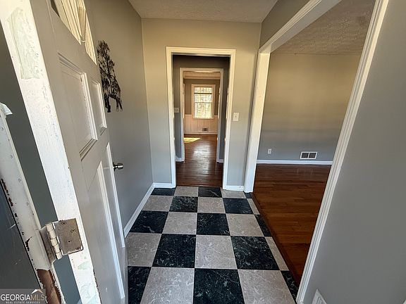 4th image of 5074 Brownlee Rd