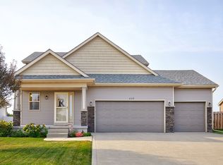 426 Oak Tree Dr, Winterset, IA 50273