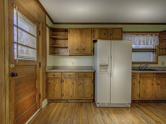 5th image of 317 N Cornell Cir