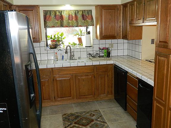 3rd image of 488 E Valley Oak Pl