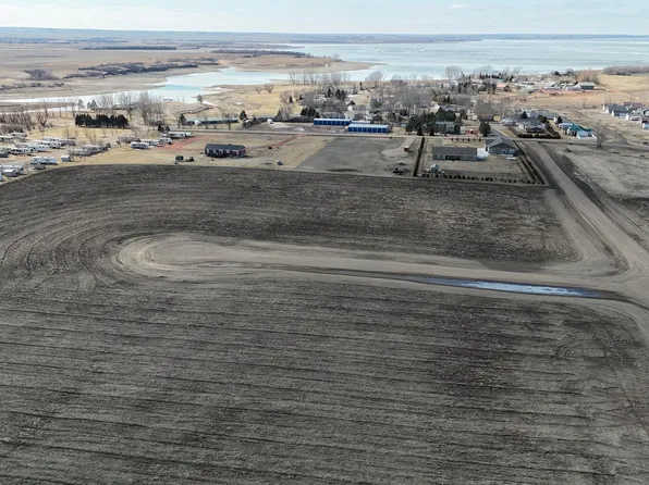 L6 Dakota Waters, Beulah, ND 58523