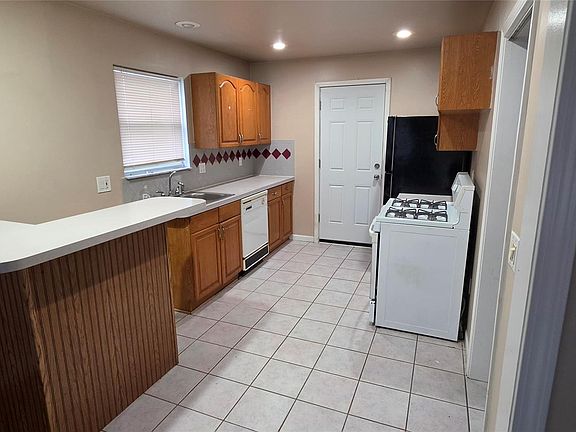 3rd image of 14292 Hendricks Ave