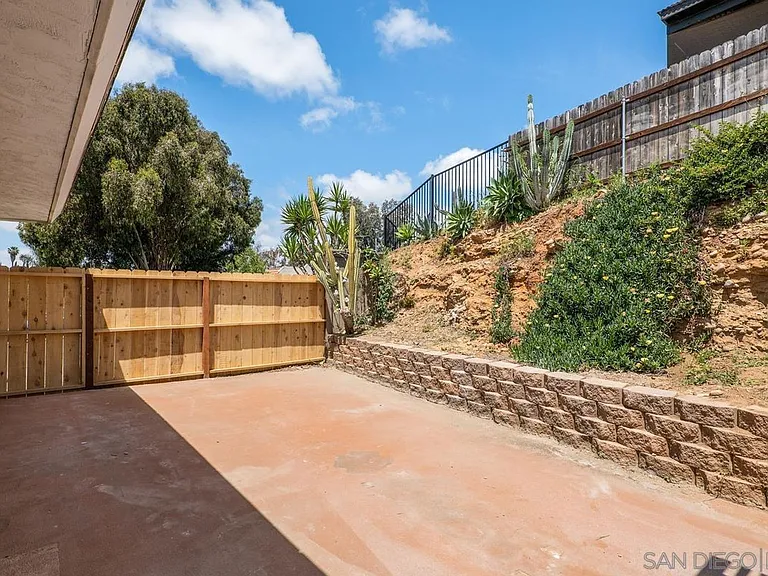 5051 Lenore Dr — Photo 29