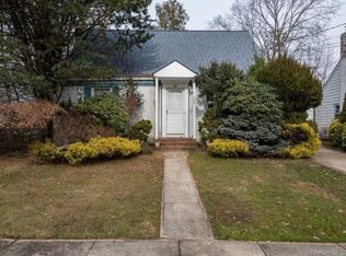 321 Redmont Rd, West Hempstead, NY 11552