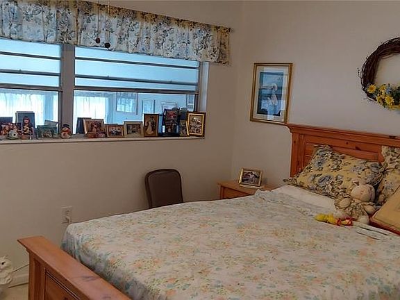 4th image of 6050 21st St N APT 19