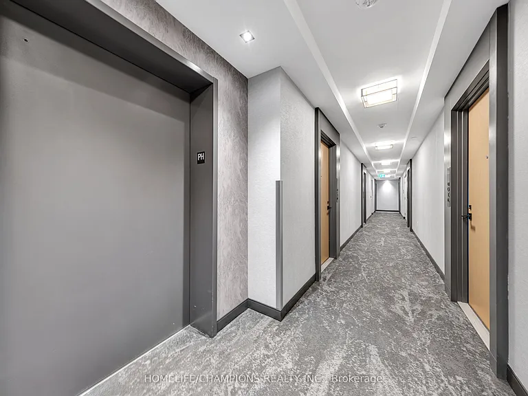 225 Village Green Sq #Penthouse 08 — Photo 24