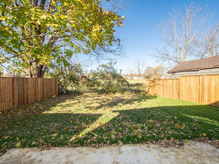 6151 Churchill St — Photo 20