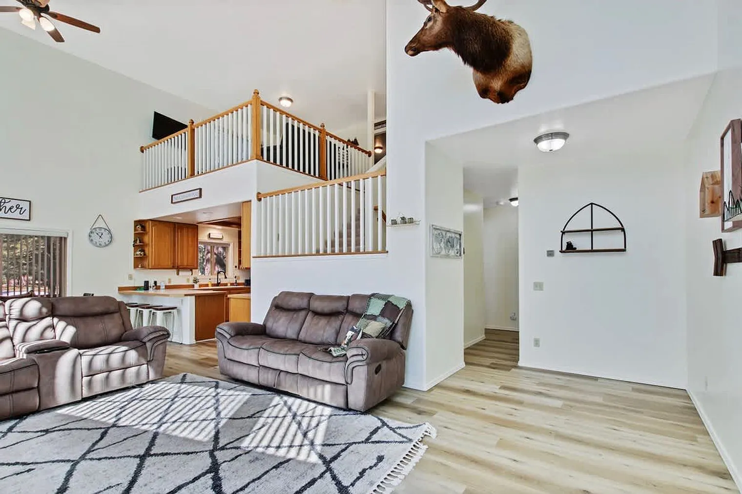 4 bed, 3.0 bath, 742 sqft, $7,685 — Photo 2