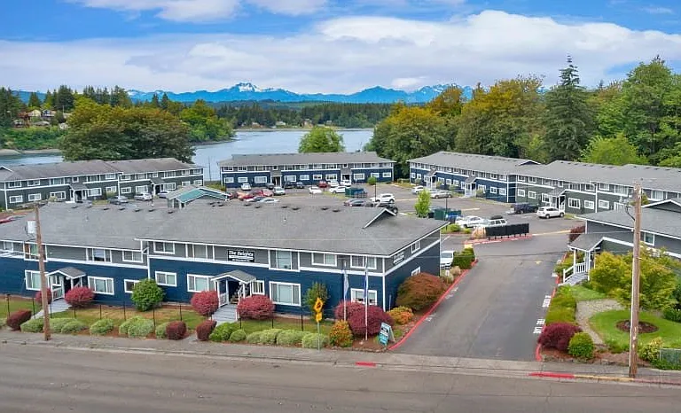 The Heights At Sheridan (Bayview Apts) — Photo 2