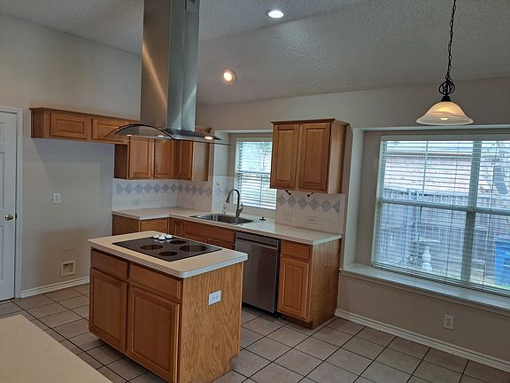 2nd image of 2227 Knob Hill Dr