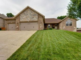 845 E Country Ridge St, Nixa, MO 65714