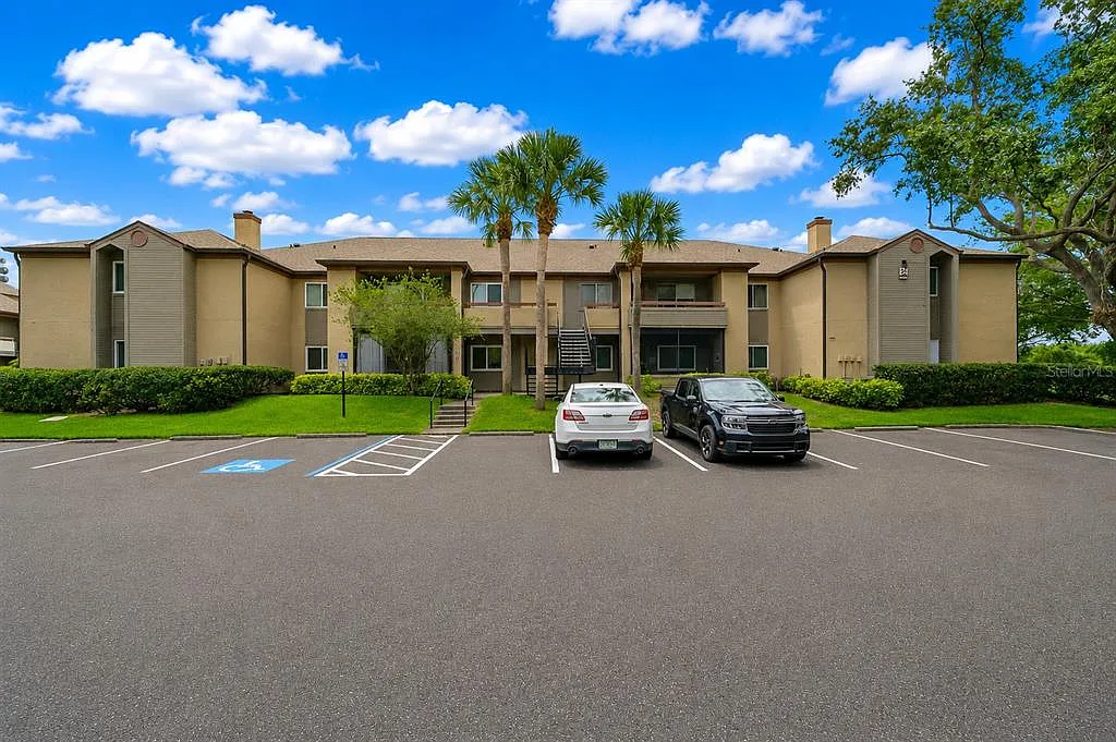 2 bed, 2.0 bath, 1015 sqft, $2,300 — Photo 2