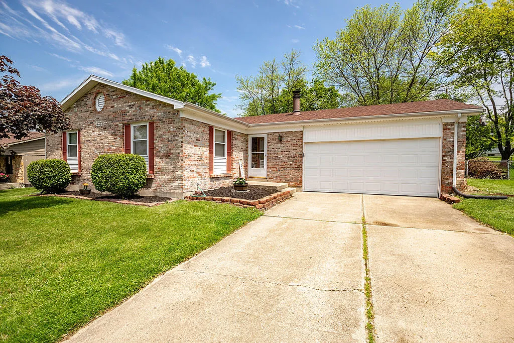 90 Stillpass Way photo 1