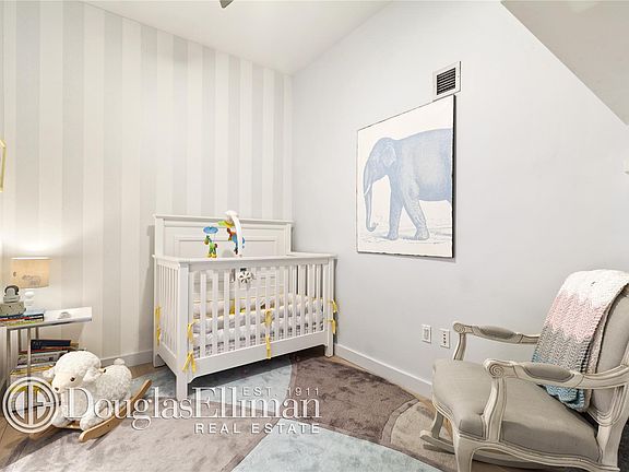 3rd image of 75 Wall St APT 21P
