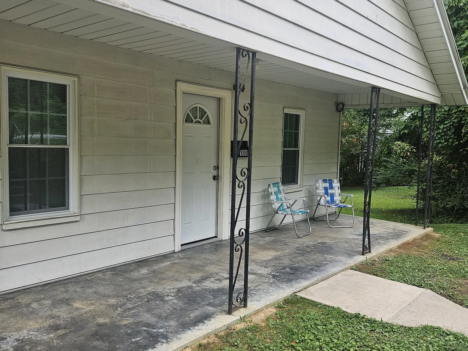 1008 Market St E — Photo 2