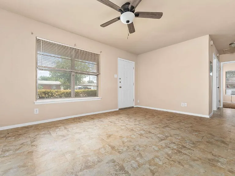 218 E Villaret Blvd — Photo 6