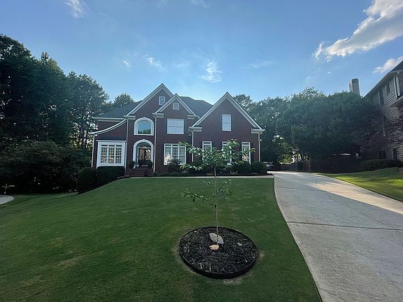 2nd image of 746 Albemarle Ct
