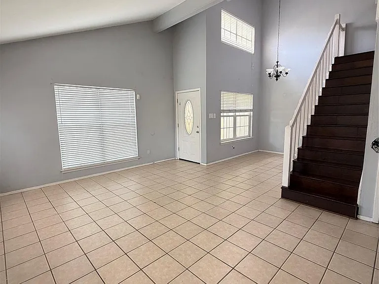 7402 Alegria Dr — Photo 8
