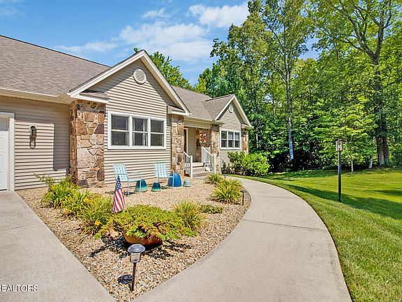 4th image of 265 Pomeroy Dr