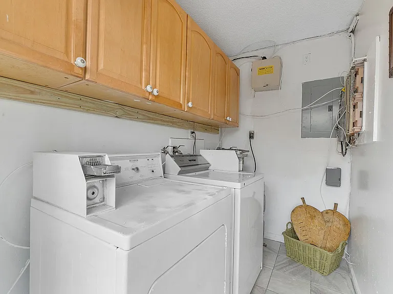 2250 SE 5th St #2 — Photo 11