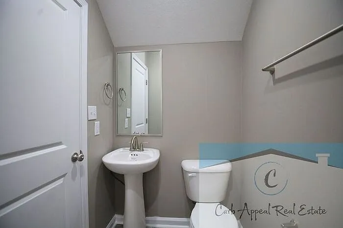 915 Dr Martin Luther King Jr Dr #C — Photo 19