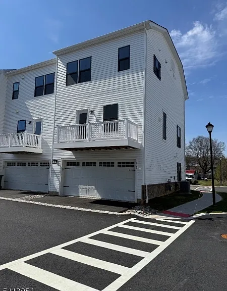 106 E Stiger St — Photo 31