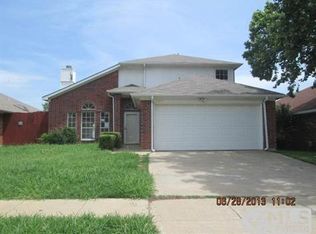 325 Faircrest Dr, Arlington, TX 76018