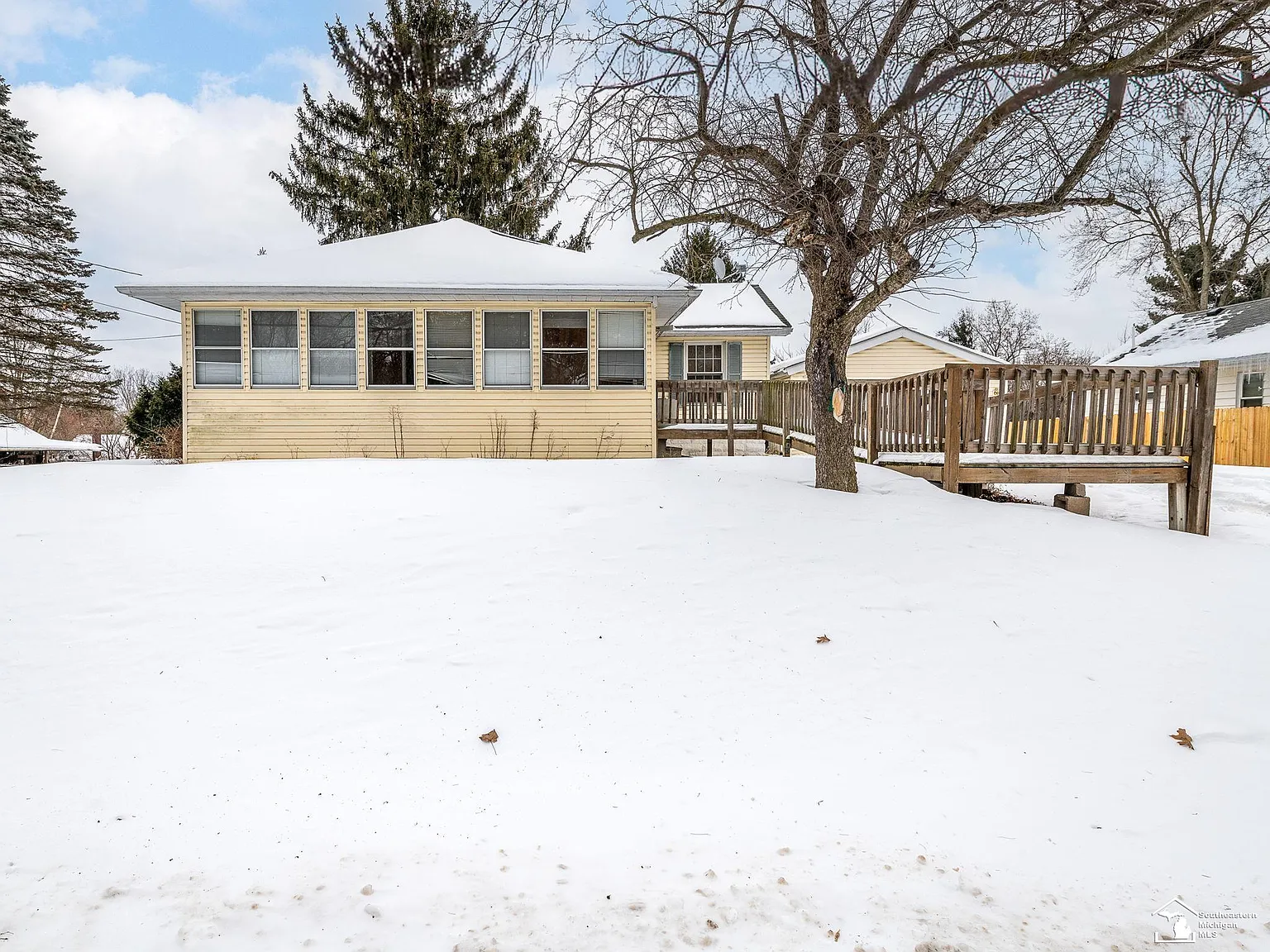317 Lockwood St photo 1